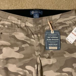 New with tag Democracy Absolution Tan Camo Twill ankle skinny pant in a size 12